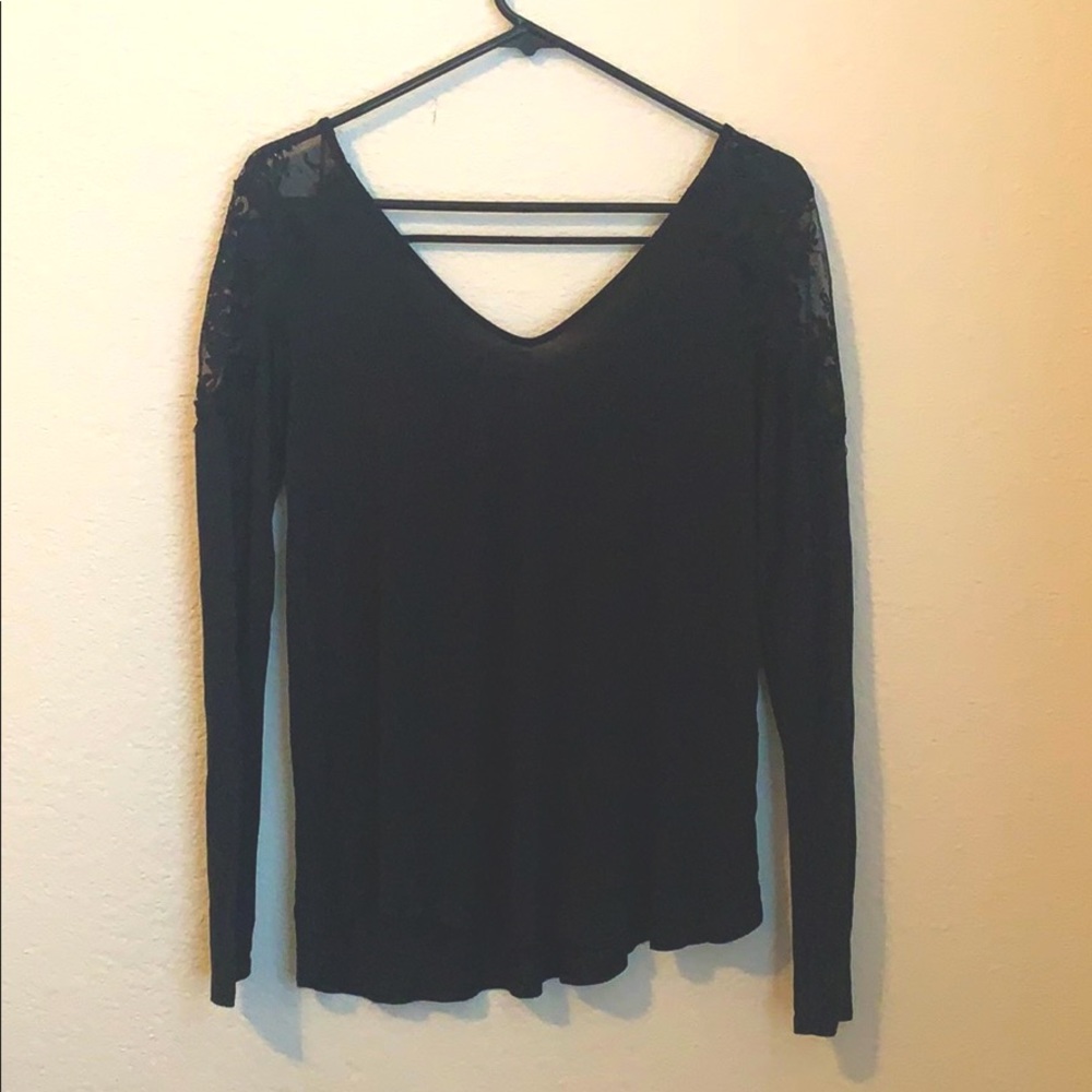 Soft & Sexy American Eagle long sleeve shirt!